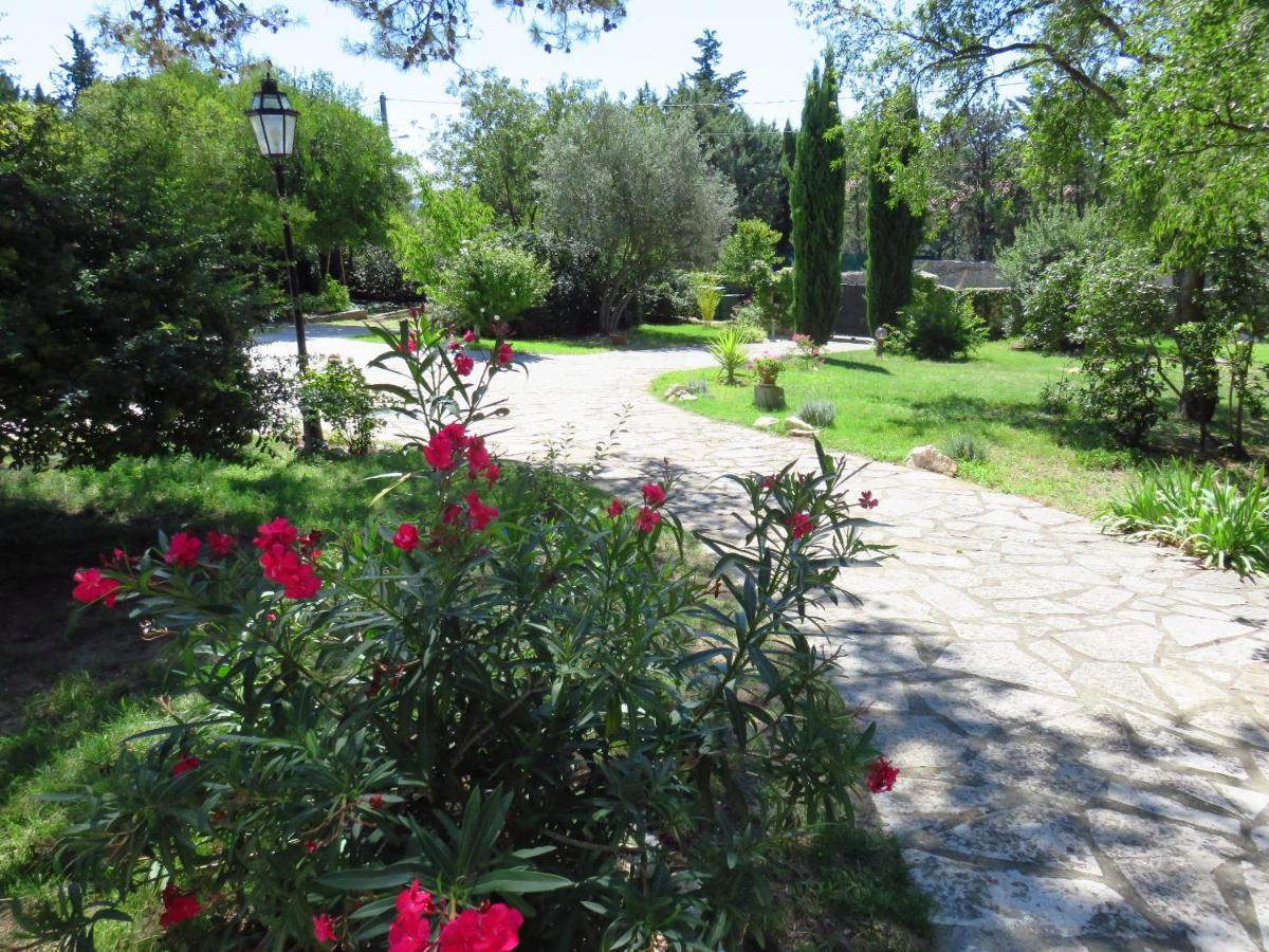 Les Gites Du Mas Des Cigales Νιμ Εξωτερικό φωτογραφία